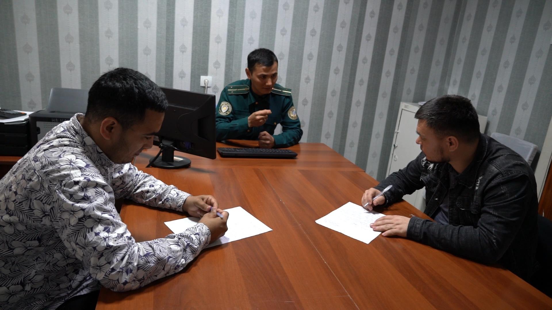 Lily Socks onlayn jinsiy aloqa Axlatsiz oziq-ovqat porno