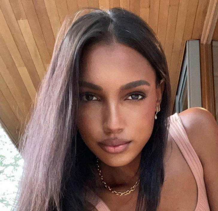 VK-da gozal ayol portlash fotosuratlari