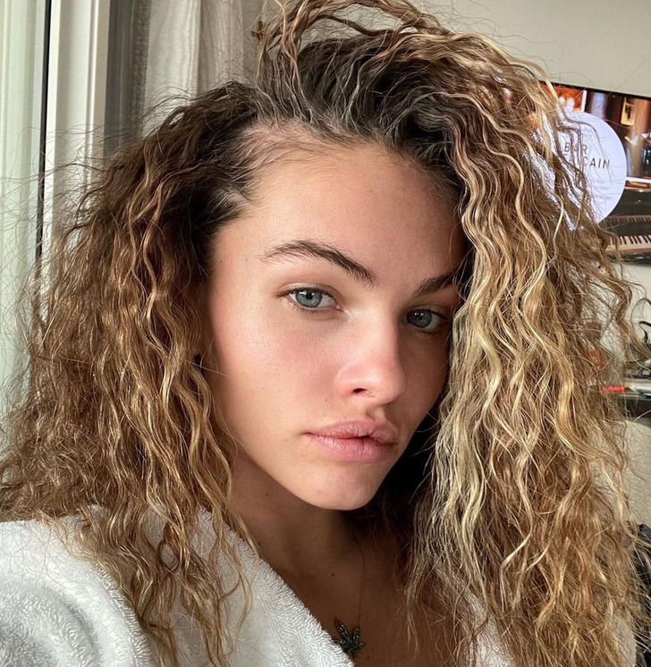 Rus xotinlarining korporativ partiyalarda jinsiy aloqada bolgan videolari