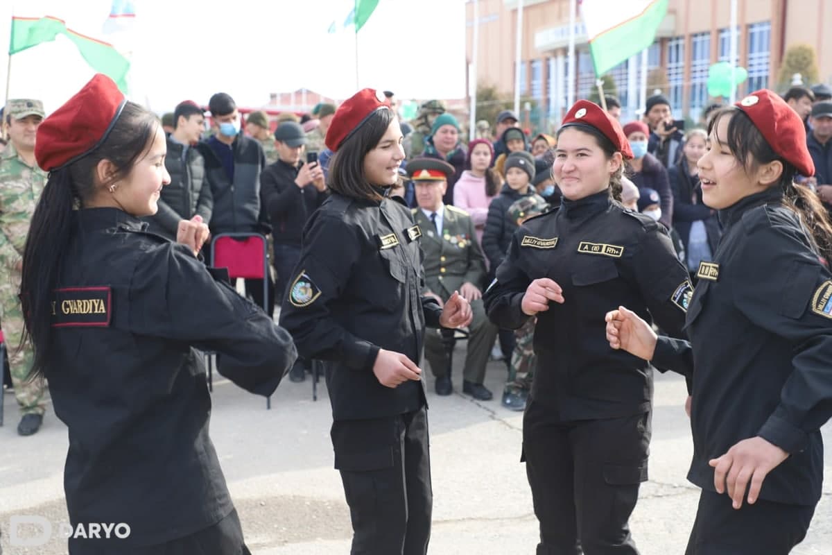 Eng yaxshi 100 yosh porno aktrisalar