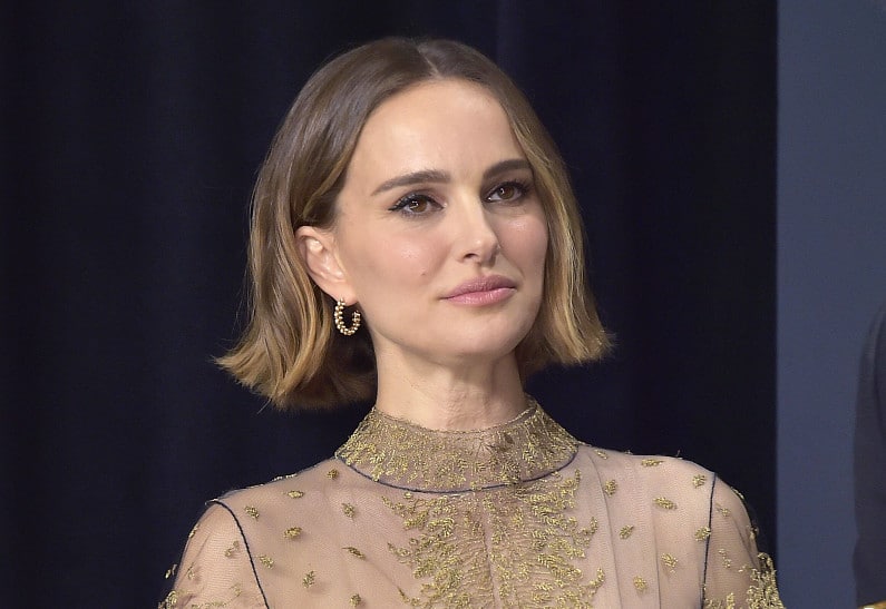 Alena Apinaning shahvoniy oyoqlari