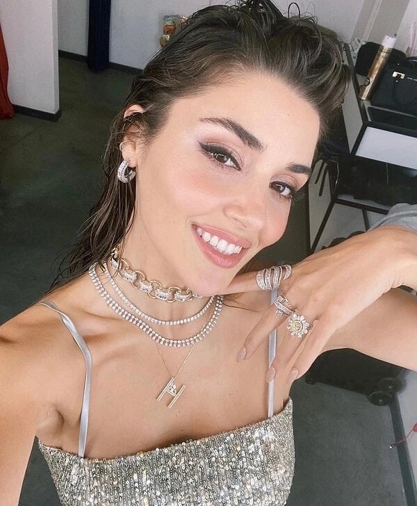 külotsiz etaklari ostidagi keksa ayollarning porno fotosuratlari Mortal Kombatda Kitana yalangoch