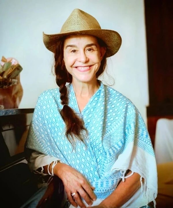 Fotosurat bilan yosh kanizak Fotosurat bilan yosh kanizak