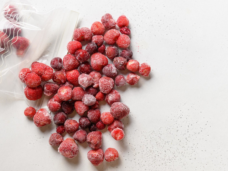 Chiroyli qoramagizlar blowjobs beradi