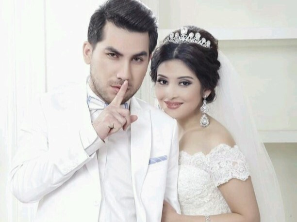 Katta kokraklar va yalagan mushuklar fotosuratlari