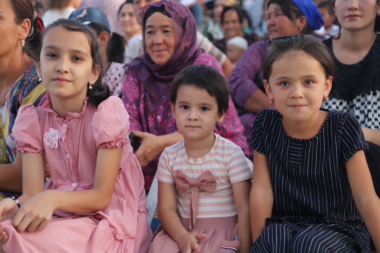 Yalangoch ayollar fotosuratlarining katta tos suyagi