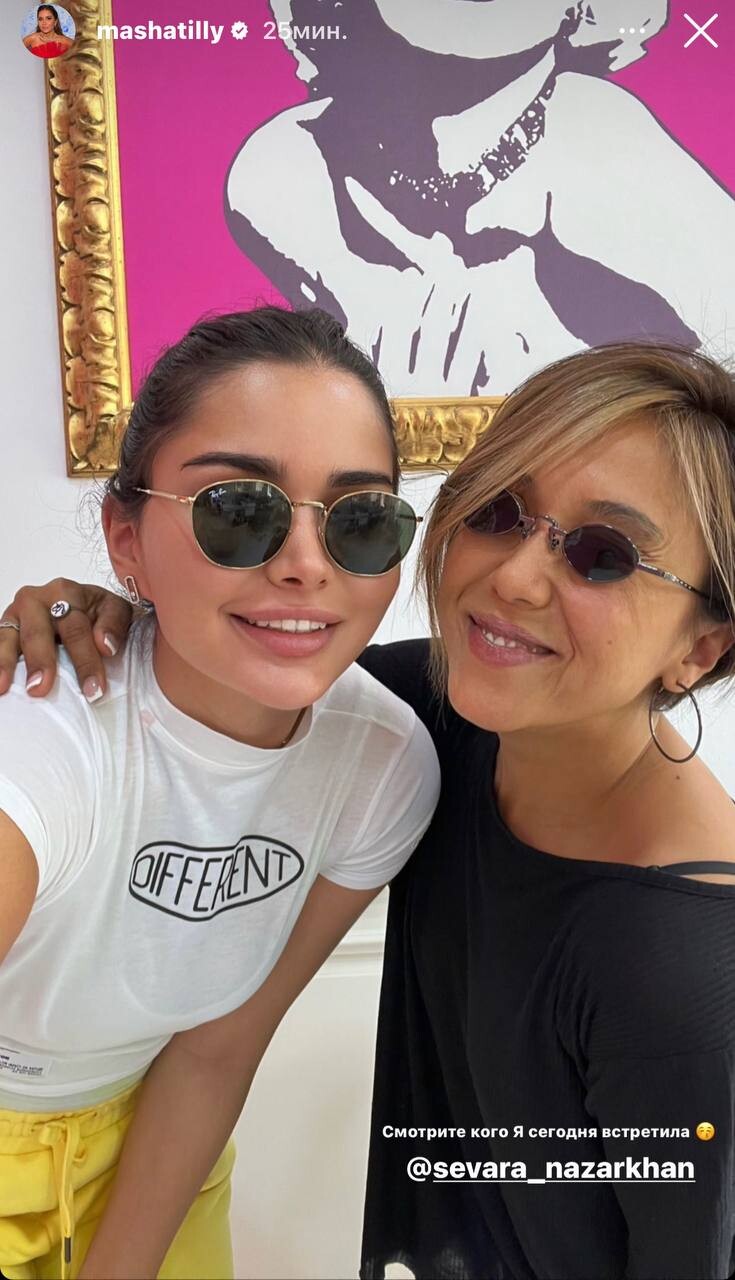 Pantyhose kiygan ayollarning erotik fotosuratlari