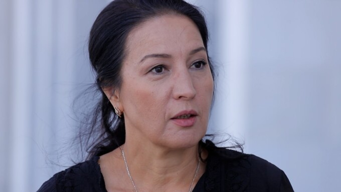 Ichki kiyimdagi shahvoniy busty xotinlar Zanjirlangan seks video