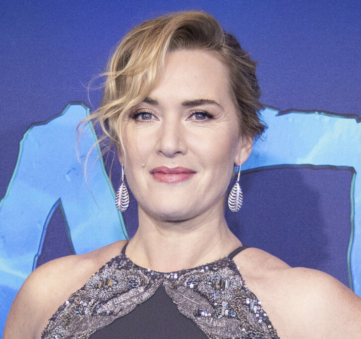 Busty qora sochli hayvon Nikki tashqarida qora yigitni soradi va ichkarida becerdin! Busty qora sochli hayvon Nikki tashqarida qora yigitni soradi va ichkarida becerdin!