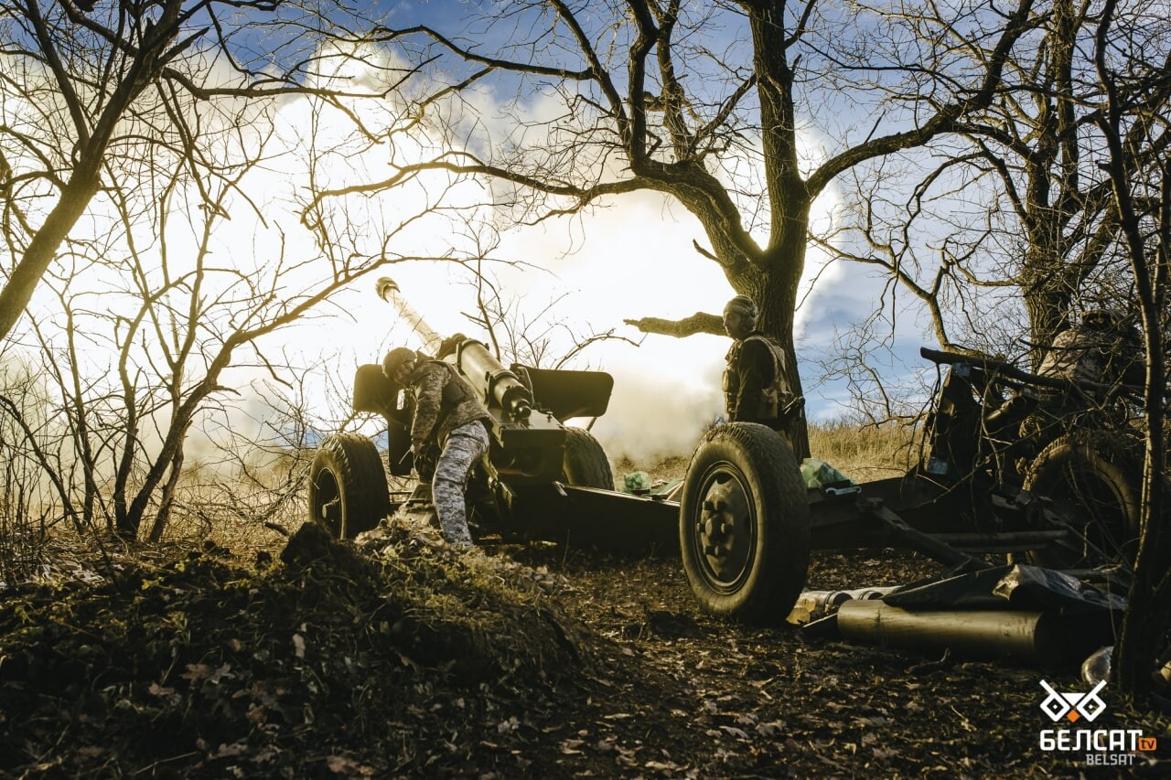 Yosh yigitlar va gozal onalar porno Kokraklar orasidagi striptizchi