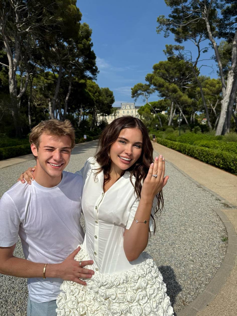 Suratda Simone yalangoch