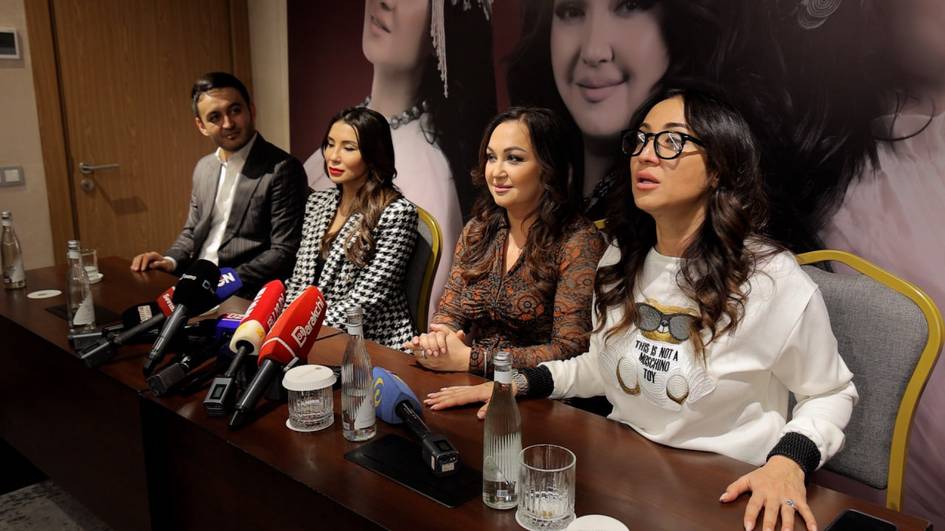 Korgazmada eshaklar va mushuklar Qora tanlilar porno onlayn